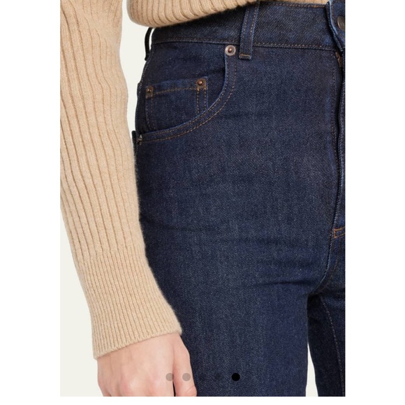 Loro Piana Lewel 22 Trousers

CashDenim® - Picture 6 of 6